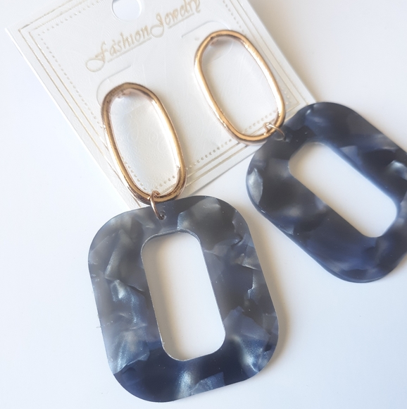 Fashion Jewelry Acrylic Earrings - Picture 4 of 5